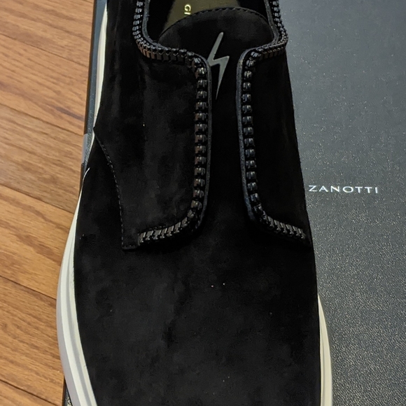 Giuseppe Zanotti Zippered Suede Low-Top Sneakers - Picture 4 of 8